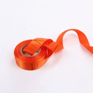 Πολύχρωμη ετικέτα υφασμένα ενδύματα