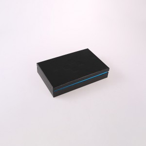 Μαύρο κουτί με το λογότυπο