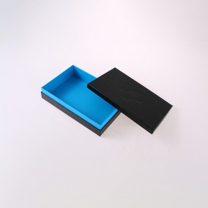 Μαύρο κουτί με το λογότυπο