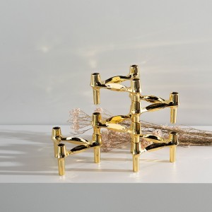 Τριγωνικό κηροπήγιο