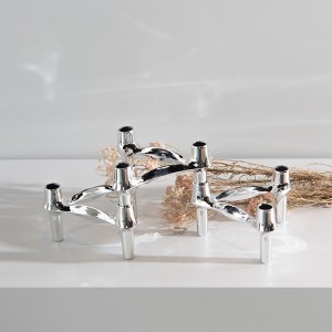 Τριγωνικό κηροπήγιο