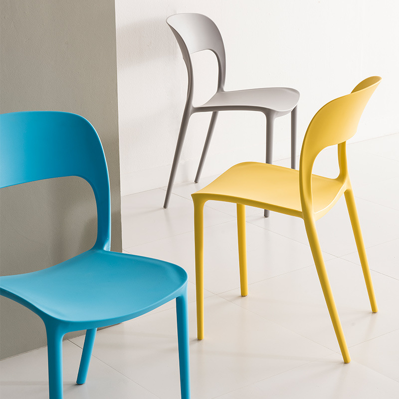 Σύγχρονες υψηλής ποιότητας ζωηρόχρωμες πλαστικές καρέκλες καθισμάτων Υψηλή πλάτη ρουστίκ άσπρες υπαίθριες πλαστικές καρέκλες εστιατορίων κήπων