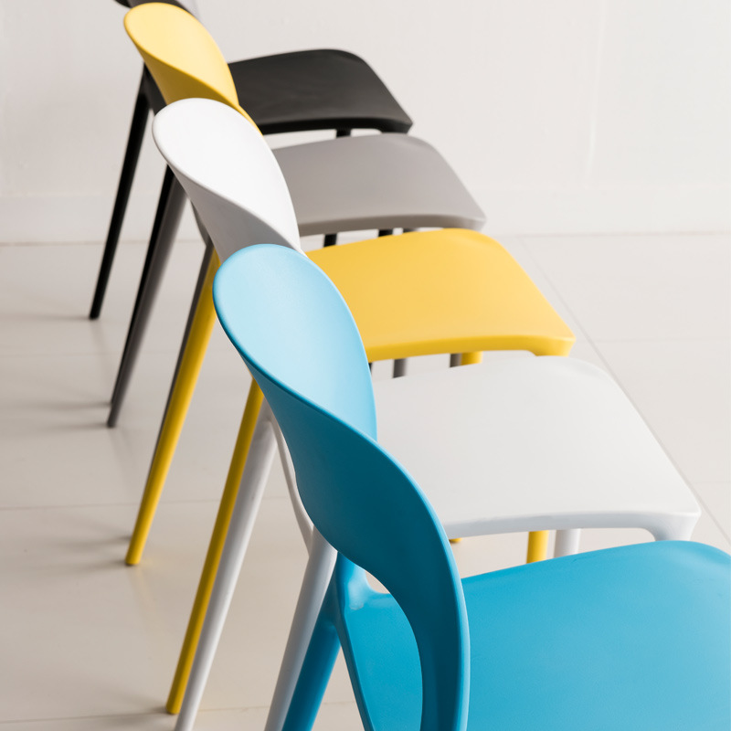 Σύγχρονες υψηλής ποιότητας ζωηρόχρωμες πλαστικές καρέκλες καθισμάτων Υψηλή πλάτη ρουστίκ άσπρες υπαίθριες πλαστικές καρέκλες εστιατορίων κήπων