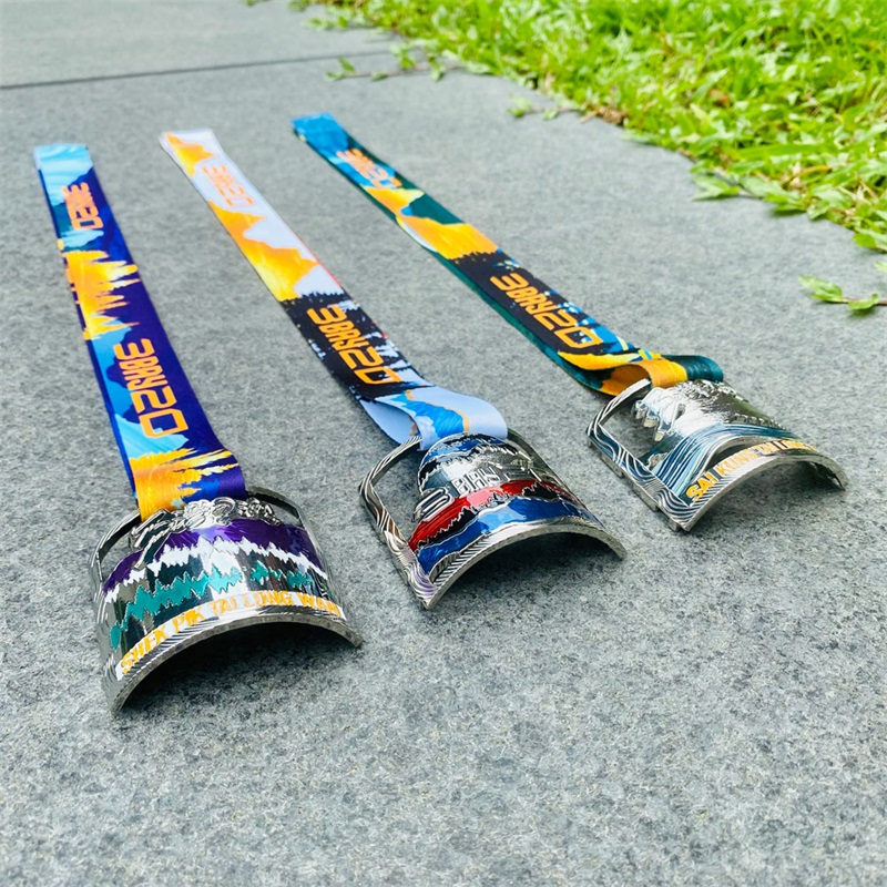 Προσαρμοσμένο μεταλλικό χαραγμένο φτηνό αθλητικό σμάλτο μετάλλιο 3D χρυσό μεταλλικό βραβείο UV εκτύπωσης μετάλλια