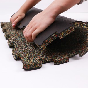 Αλληλοσυνδέοντας καουτσούκ χαλάκια