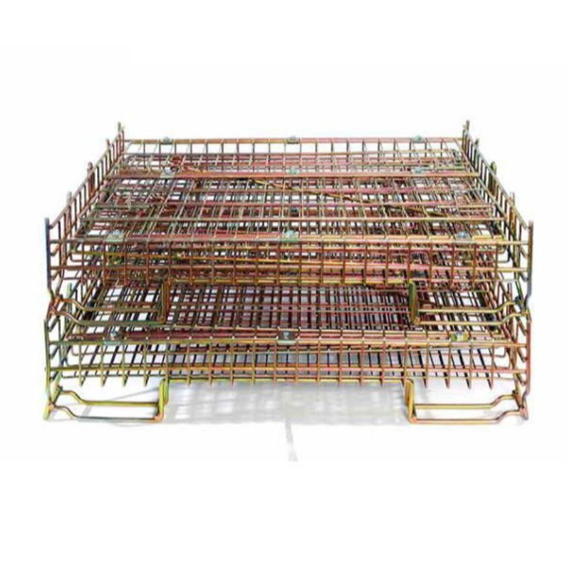 Στοίβαξη μεταλλικών κλουβιών αποθήκευσης