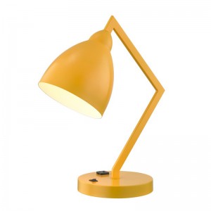 Λάμπα γραφείου με σταθερό μεταλλικό βραχίονα και κεφαλή με ενσωματωμένη πρίζα και διακόπτη/off στη βάση για ξενώνα