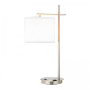 Corbel Desk Lamp με φινίρισμα νικελίου, ένα διακόπτη rocker/off και μια βολική διέξοδο στο δωμάτιο
