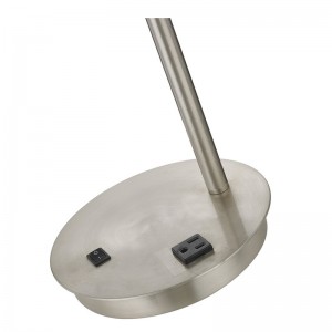 Corbel Desk Lamp με φινίρισμα νικελίου, ένα διακόπτη rocker/off και μια βολική διέξοδο στο δωμάτιο