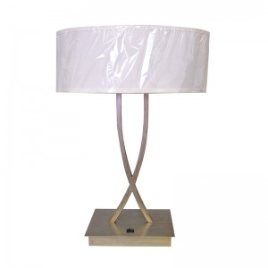 Δύο ελαφριά λάμπα γραφείου με αντίκες ασημένιο φινίρισμα με ένα/off rocker switch στο δωμάτιο