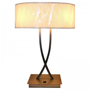 Δύο ελαφριά λάμπα γραφείου με αντίκες ασημένιο φινίρισμα με ένα/off rocker switch στο δωμάτιο