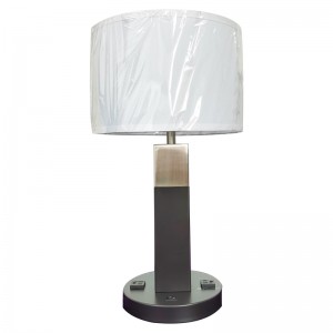 Δύο τόνοι μαύροι και βουρτσισμένοι φινίρισμα φινιρίσματος νικελίου με ένα διακόπτη rocker/off και δύο βολικά καταστήματα στο ξενώνα