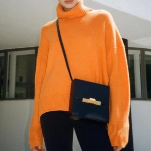 Χαλαρό πουλόβερ της συμπαγής χελώνας