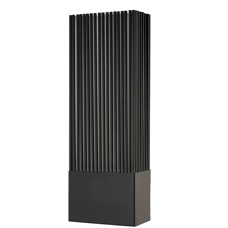 Hampton Inn Hotel Metal Wall Sconce με ματ μαύρο φινίρισμα και ακρυλικό διαχύτη μέσα στο ξενοδοχείο τυπικούς διαδρόμους δαπέδου