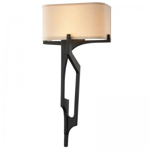 Hyatt Hotel Hand Matter Metal Wall Sconce με σκούρο χάλκινο φινίρισμα και μισή ορθογώνια σκιά υφάσματος στο Hotel Tysime Corridor