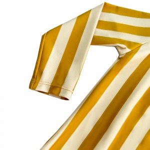 Ένα κομμάτι μαγιό μικρού παιδιού