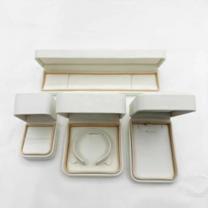 Προσαρμοσμένο δερμάτινο βραχιόλι βραχιόλι κολιέ σκουλαρίκια δαχτυλίδι κουτί συσκευασίας κοσμημάτων