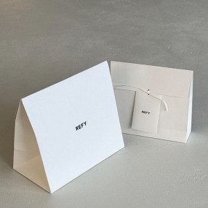 Πολυτελές μινιμαλιστικό τρίγωνο tote