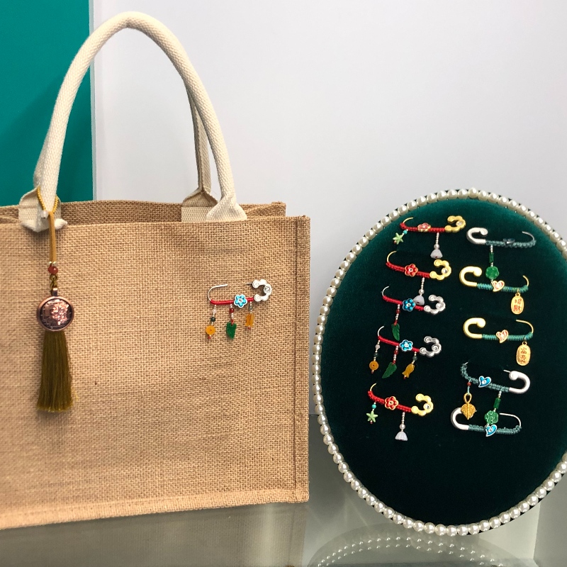 κινέζικα-στυλ τυχερή καρφίτσα