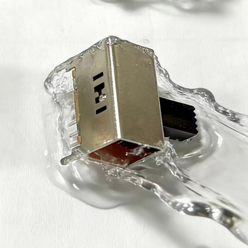 IP67 έναντι IP68: Τι\\Είναι η πραγματική διαφορά στις αξιολογήσεις προστασίας του αδιάβροχου διακόπτη;